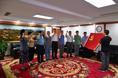 中国盐业协会组织党员重温入党誓词